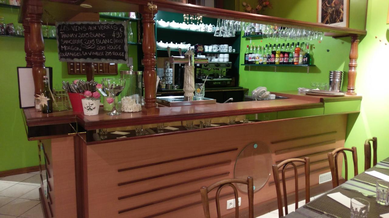 Logis De L'Europe Restaurant Le Cepage Hotel Corbigny Bagian luar foto