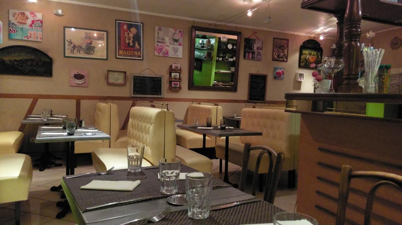 Logis De L'Europe Restaurant Le Cepage Hotel Corbigny Bagian luar foto