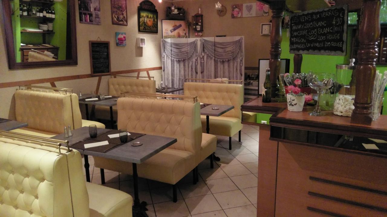 Logis De L'Europe Restaurant Le Cepage Hotel Corbigny Bagian luar foto